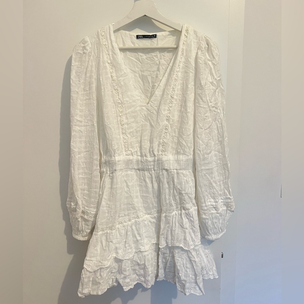White Zara dress with waistband and long sleeves. Size M